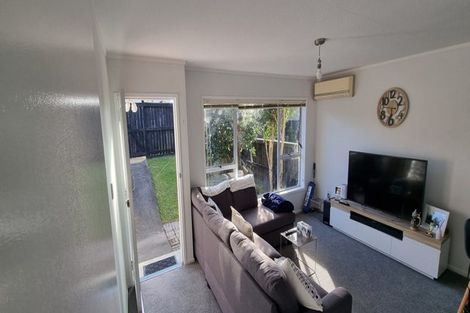 Photo of property in 2/137 Rangatira Road, Beach Haven, Auckland, 0626