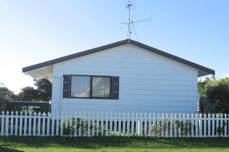 Photo of property in 61a Mazengarb Road, Paraparaumu Beach, Paraparaumu, 5032