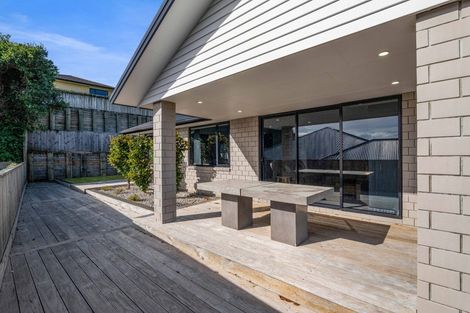 Photo of property in 2 Frederick Place, Whalers Gate, New Plymouth, 4310