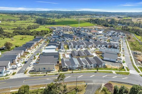 Photo of property in 33 Red Hills Road, Massey, Auckland, 0614