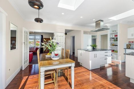 Photo of property in 3 Thames Street, Island Bay, Wellington, 6023