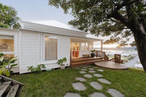 Photo of property in 5 Denholm Road, Hospital Hill, Napier, 4110