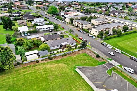 Photo of property in 14 Harbour View Road, Te Atatu Peninsula, Auckland, 0610