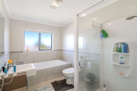Photo of property in 35 Amaretto Avenue, Flat Bush, Auckland, 2019