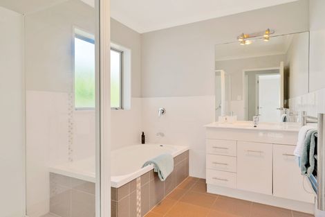 Photo of property in 229d Metcalfe Road, Ranui, Auckland, 0612