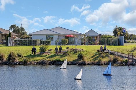Photo of property in 8 Sando Way, One Tree Point, 0118