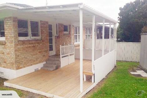 Photo of property in 2/108 Hillside Road, Glenfield, Auckland, 0627