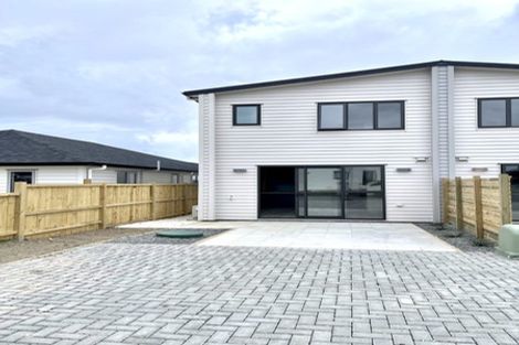 Photo of property in 32 Auranga Drive, Karaka, 2113