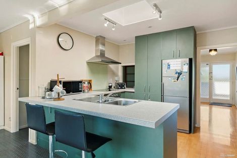 Photo of property in 89 Stottholm Road, Titirangi, Auckland, 0604