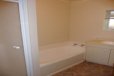 Photo of property in 130n Lakeside Drive, Orewa, 0931