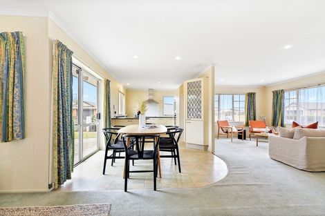 Photo of property in 37 Nottingham Drive, Hamilton East, Hamilton, 3216