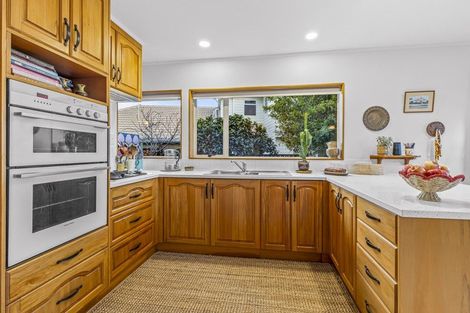 Photo of property in 48 Settlers Grove, Orewa, 0931