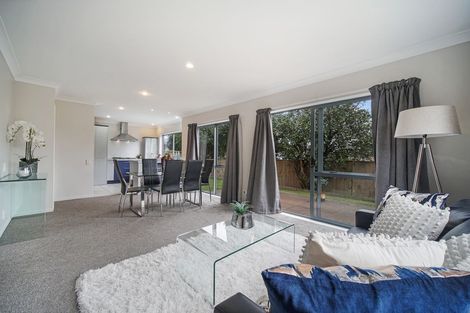 Photo of property in 4 Coachman Drive, Flat Bush, Auckland, 2016