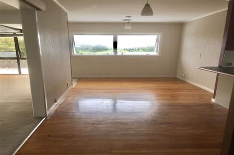 Photo of property in 56 Sherwood Avenue, Te Atatu South, Auckland, 0610