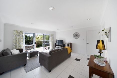 Photo of property in 39 Ohiwa Road, Papakura, 2582