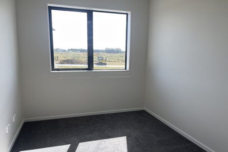 Photo of property in 16 Mene Way, Karaka, 2113