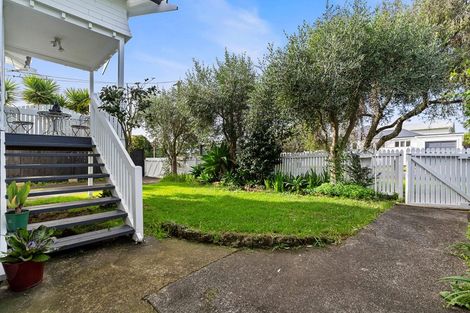 Photo of property in 19 Brook Street, Milford, Auckland, 0620