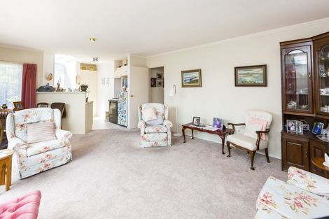 Photo of property in 4f1- Comeskey Grove, Elderslea, Upper Hutt, 5018
