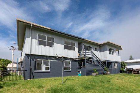 Photo of property in 320 Ocean Road, Whangamata, 3620