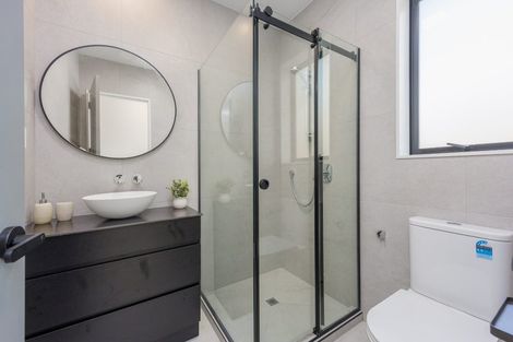 Photo of property in 128 Skulander Crescent, Orewa, 0931