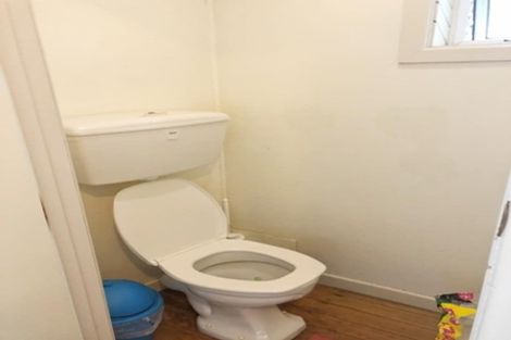 Photo of property in 26 Netherlands Avenue, Kelston, Auckland, 0602