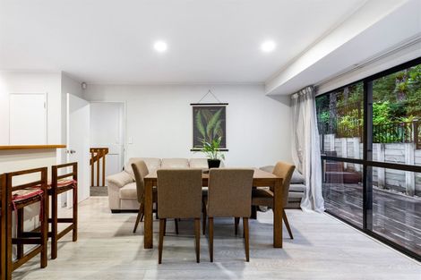 Photo of property in 22 Darcy Place, Massey, Auckland, 0614