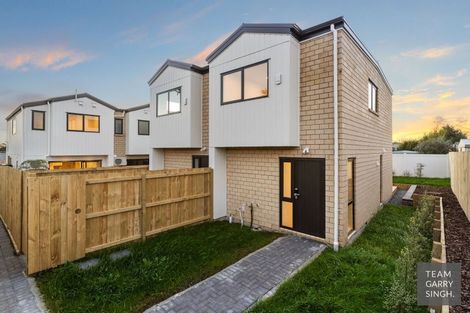 Photo of property in 8f Rainbow Place, Wattle Downs, Auckland, 2103