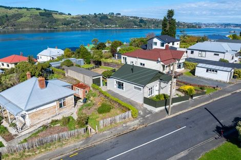 Photo of property in 3 Athol Place, Ravensbourne, Dunedin, 9022