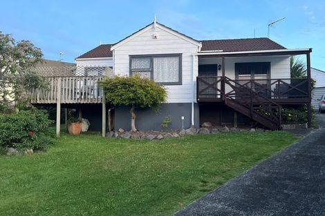 Photo of property in 32 Marendellas Drive, Bucklands Beach, Auckland, 2014
