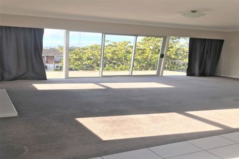 Photo of property in 19 Hartley Terrace, Massey, Auckland, 0614