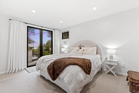 Photo of property in 10 Zita Avenue, Matakatia, Whangaparaoa, 0930