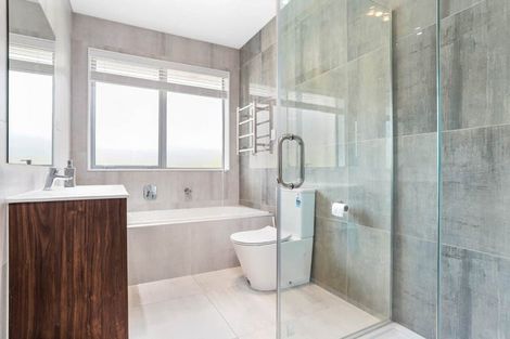 Photo of property in 4 Forest Road, Henderson, Auckland, 0612