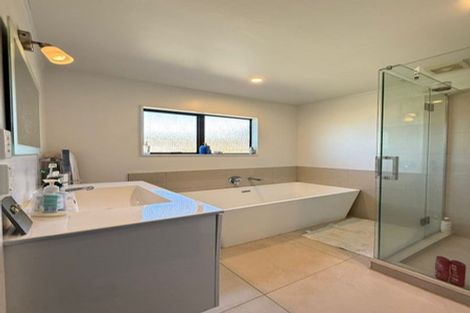 Photo of property in 3/227 Wairau Road, Totara Vale, Auckland, 0627