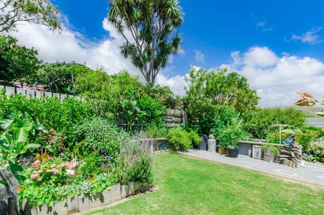 Photo of property in 11 Kotare Street, Waikanae, 5036