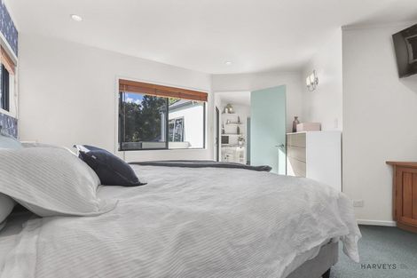 Photo of property in 25 Longfellow Parade, Glen Eden, Auckland, 0604