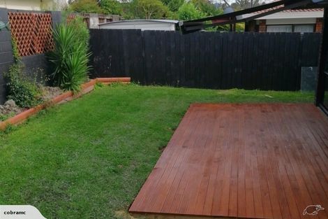 Photo of property in 3/98 Roberts Road, Te Atatu South, Auckland, 0610