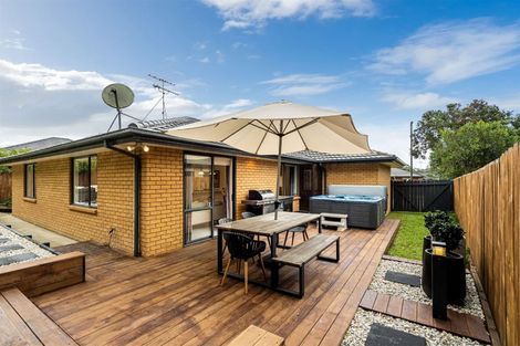Photo of property in 22 Sunvista Avenue, Oteha, Auckland, 0632