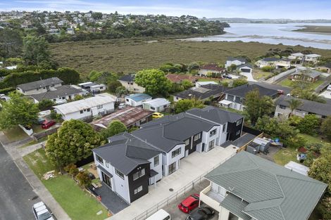 Photo of property in 21a Pipitea Place, Massey, Auckland, 0614