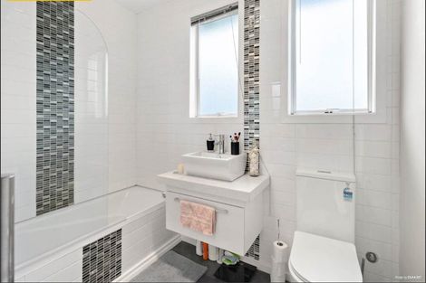 Photo of property in 921 Whangaparaoa Road, Manly, Whangaparaoa, 0930