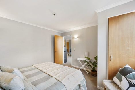 Photo of property in Endeavour Apartments, 21/125u Thorndon Quay, Pipitea, Wellington, 6011