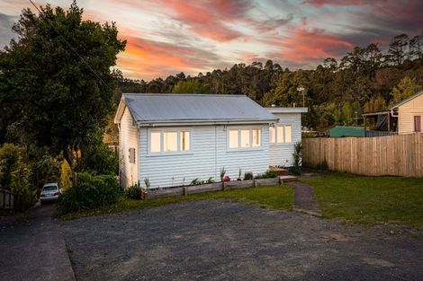 Photo of property in 637 Swanson Road, Swanson, Auckland, 0612