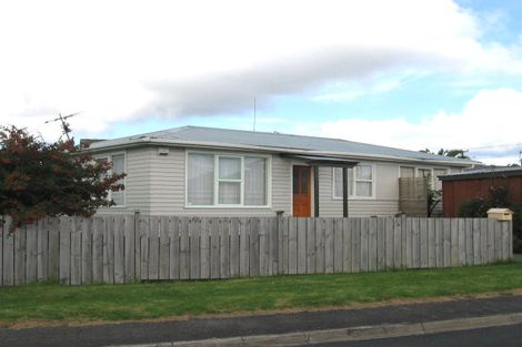 Photo of property in 2 Brennan Avenue, Te Atatu Peninsula, Auckland, 0610