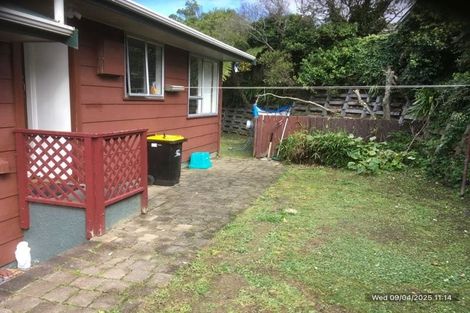 Photo of property in 10 Cheltenham Terrace, Newlands, Wellington, 6037