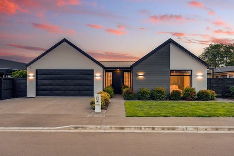 Photo of property in 22 Kirkland Crescent, Harewood, Christchurch, 8051