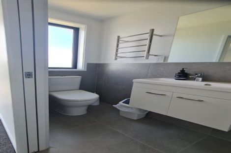 Photo of property in 2 Rimu Road, Mangere Bridge, Auckland, 2022
