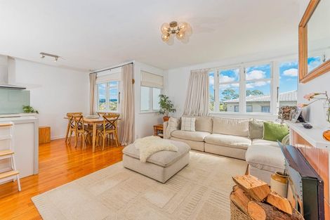 Photo of property in 10 Marie Crescent, Te Atatu South, Auckland, 0610