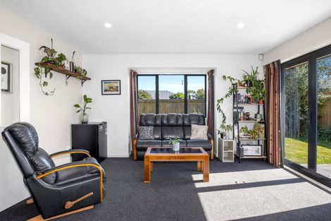 Photo of property in 6 Sheraton Place, Redwood, Christchurch, 8051