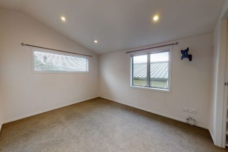 Photo of property in 61u8 Black Rock Road, Newlands, Wellington, 6037
