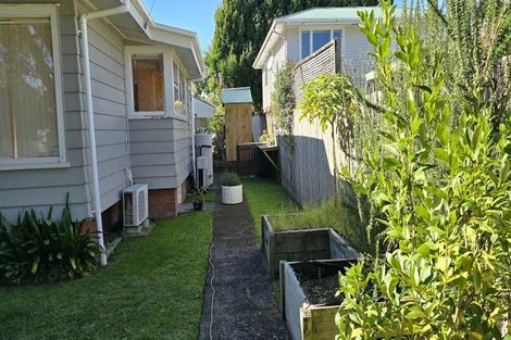 Photo of property in 27 Graham Avenue, Te Atatu Peninsula, Auckland, 0610