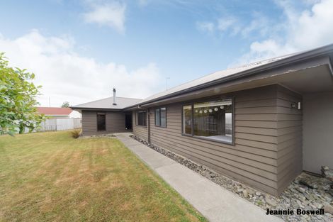 Photo of property in 9 Walnut Grove, Kelvin Grove, Palmerston North, 4414